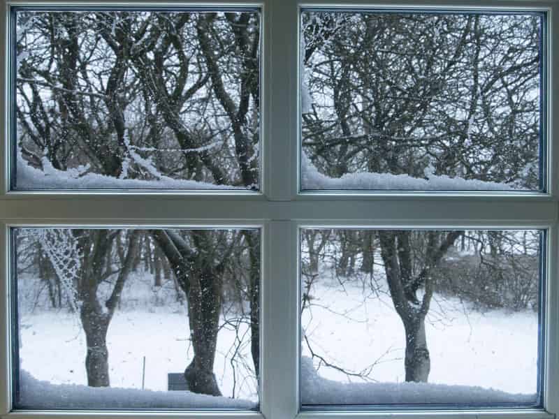 درزگیری پنجره دو جداره در زمستان